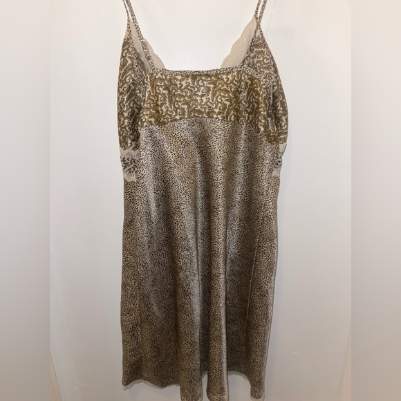 SECRET TREASURES NIGHT DRESS SIZE MEDIUM - Picture 5 of 5